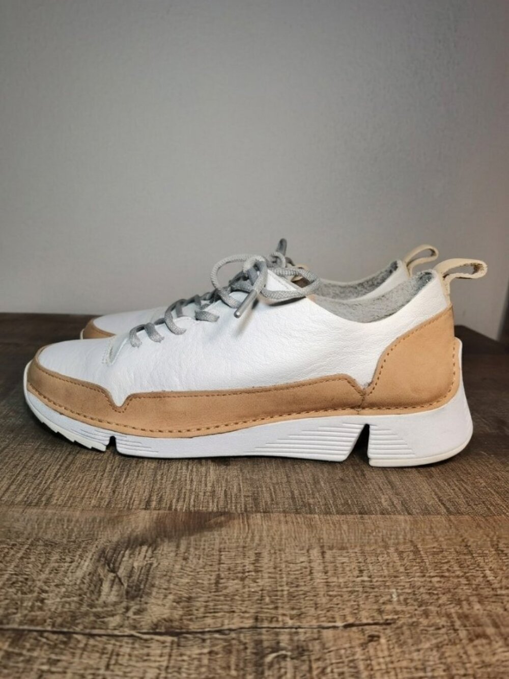 Clraks Trigenic Spark Women Trainers Size 9 M White/Brown Leather Lace Up